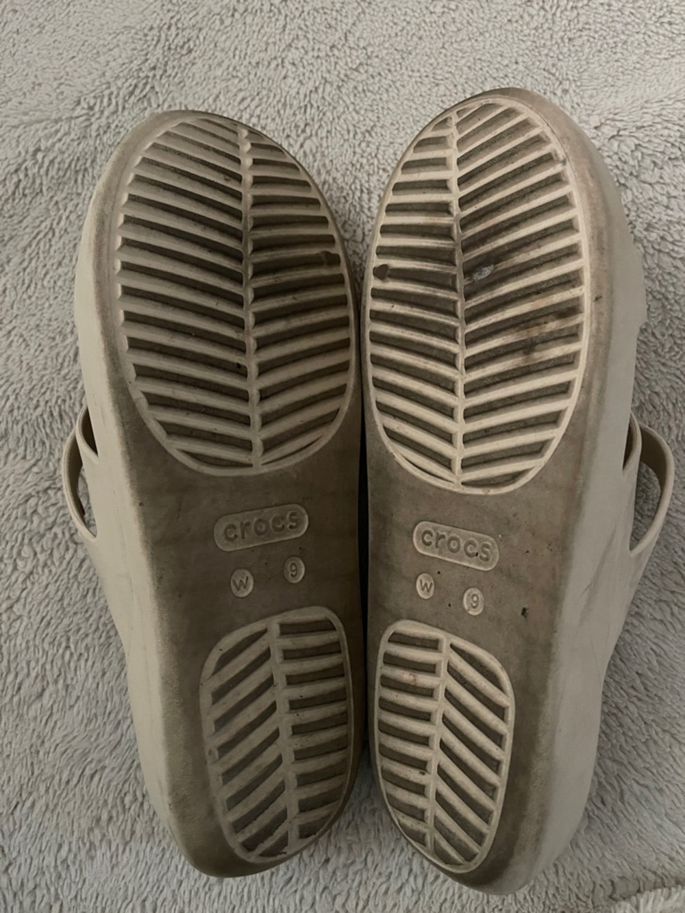 CROCS Women’s Triple-Strap Slide Sandals in Beige Women’s 9 - Picture 4 of 6